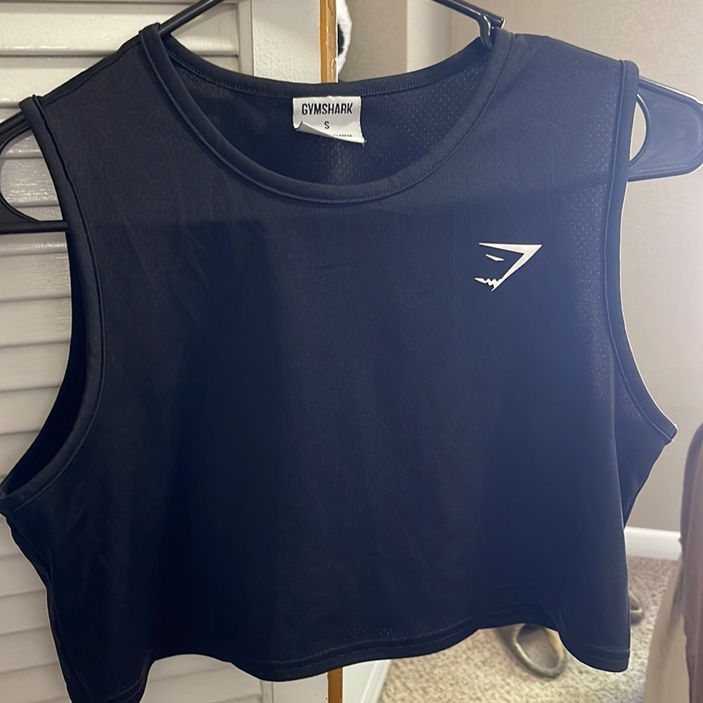 Muscle tank crop top. Gym shark size smal. Super comfy